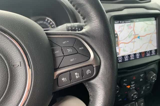Jeep Renegade (2021) thumbnail 19