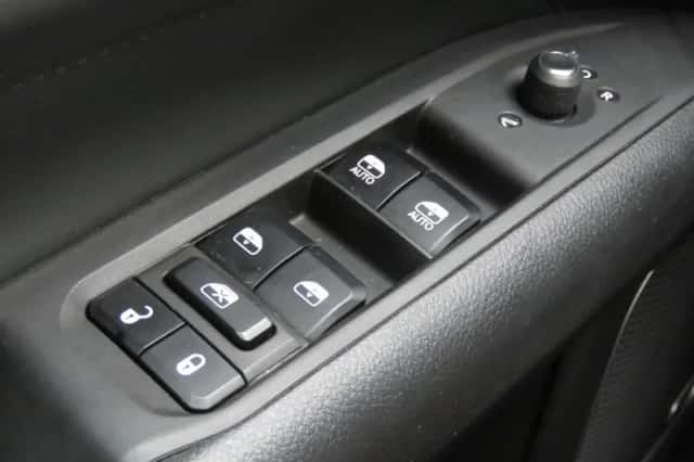 Jeep Compass (2023) thumbnail 36