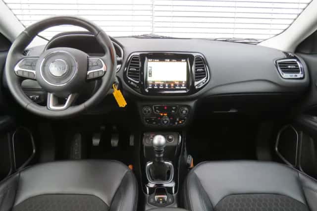 Jeep Compass (2019) thumbnail 3