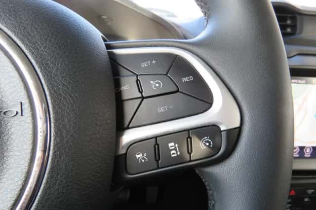 Jeep Renegade (2023) thumbnail 13