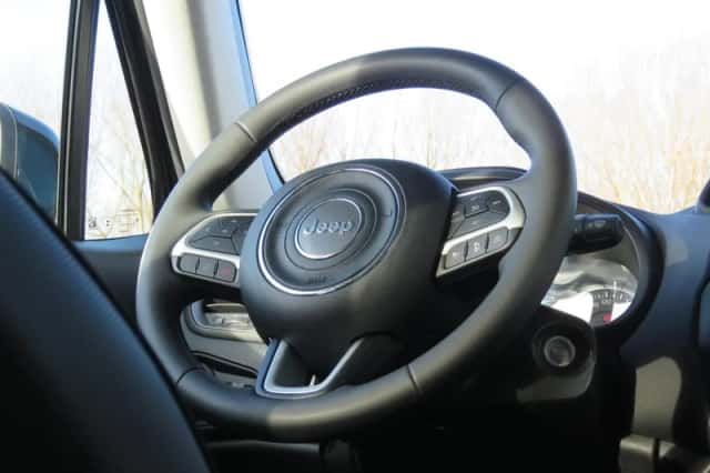 Jeep Renegade (2023) thumbnail 14