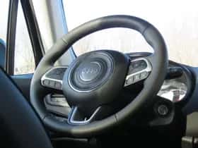 Jeep Renegade (2023) thumbnail 14