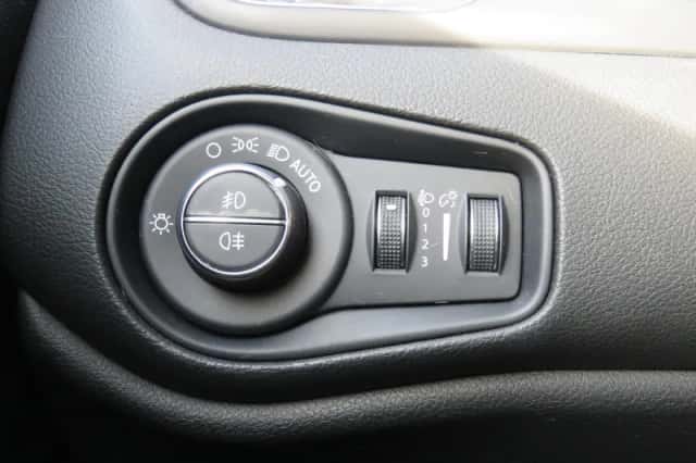 Jeep Renegade (2023) thumbnail 20