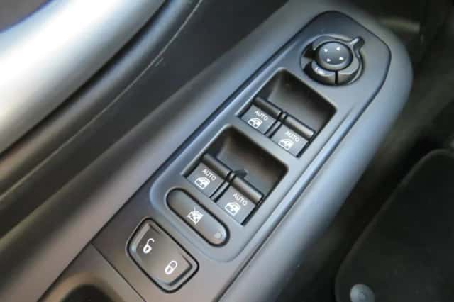 Jeep Renegade (2023) thumbnail 21