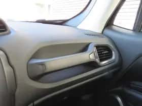 Jeep Renegade (2023) thumbnail 23