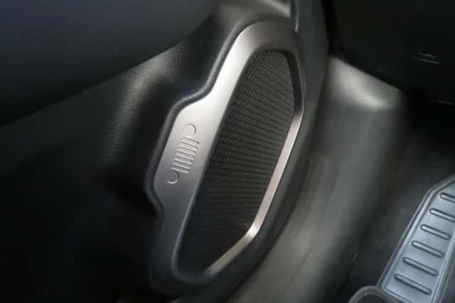 Jeep Renegade (2023) thumbnail 24