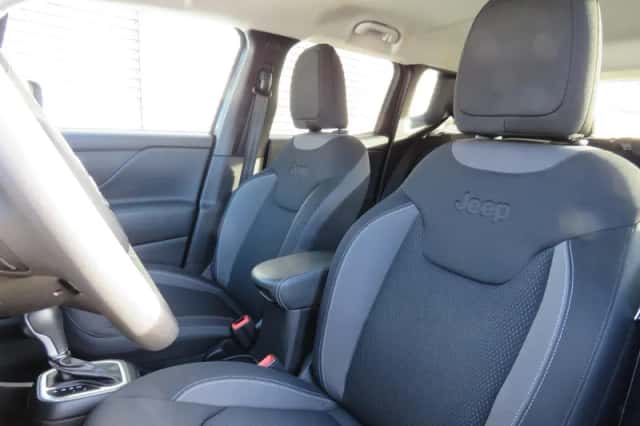 Jeep Renegade (2023) thumbnail 8