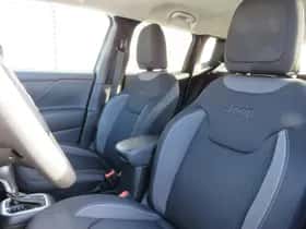 Jeep Renegade (2023) thumbnail 8