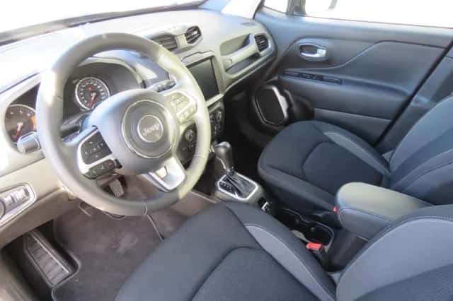 Jeep Renegade (2023) thumbnail 9