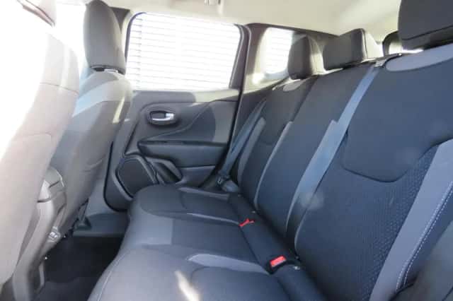 Jeep Renegade (2023) thumbnail 10
