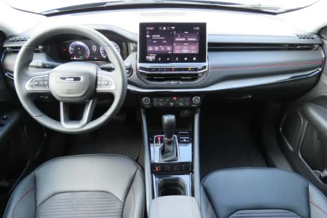Jeep Compass (2024) thumbnail 3