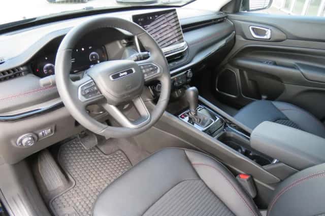 Jeep Compass (2024) thumbnail 8