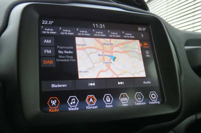Jeep Renegade (2024) thumbnail 16