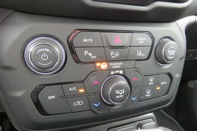 Jeep Renegade (2024) thumbnail 18