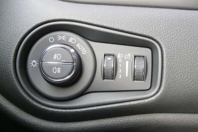 Jeep Renegade (2024) thumbnail 20
