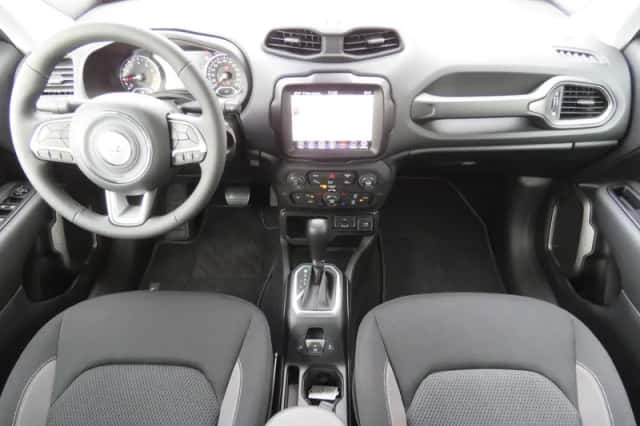 Jeep Renegade (2024) thumbnail 3