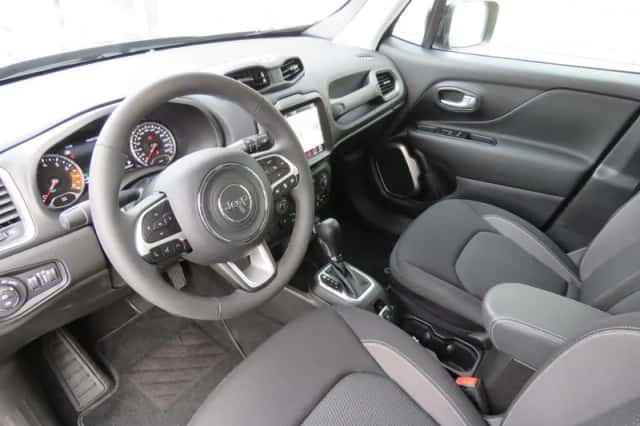 Jeep Renegade (2024) thumbnail 8