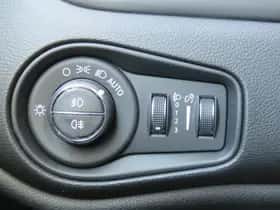 Jeep Renegade (2019) thumbnail 18