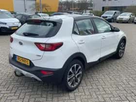 Kia Stonic (2017) thumbnail 2