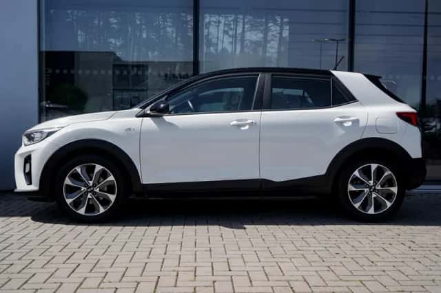 Kia Stonic (2017) thumbnail 3