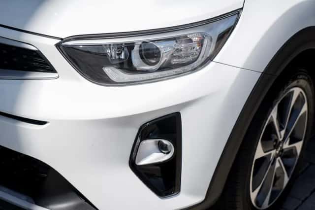 Kia Stonic (2017) thumbnail 4