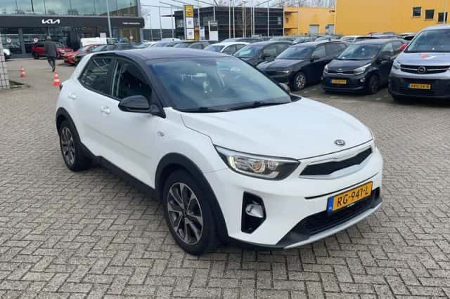 Kia Stonic (2017) thumbnail 5