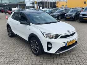 Kia Stonic (2017) thumbnail 5