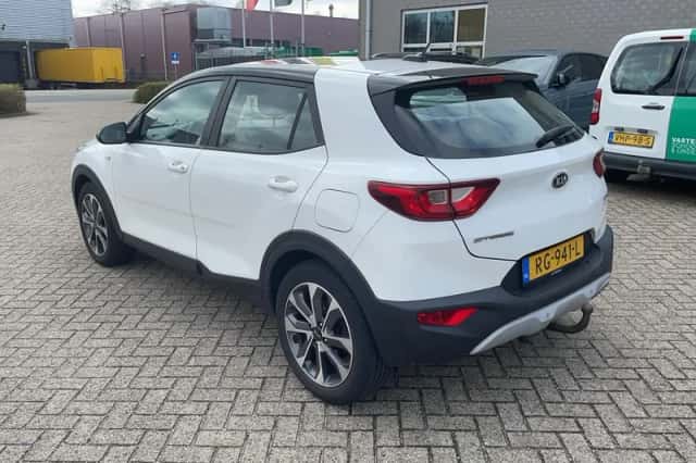 Kia Stonic (2017) thumbnail 6