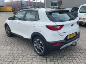 Kia Stonic (2017) thumbnail 6