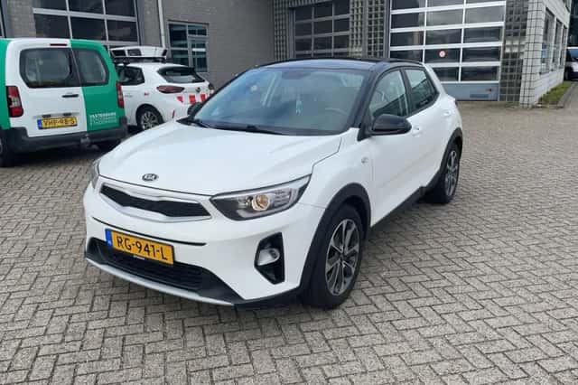 Kia Stonic (2017) thumbnail 10