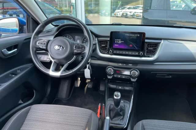Kia Stonic (2021) thumbnail 3