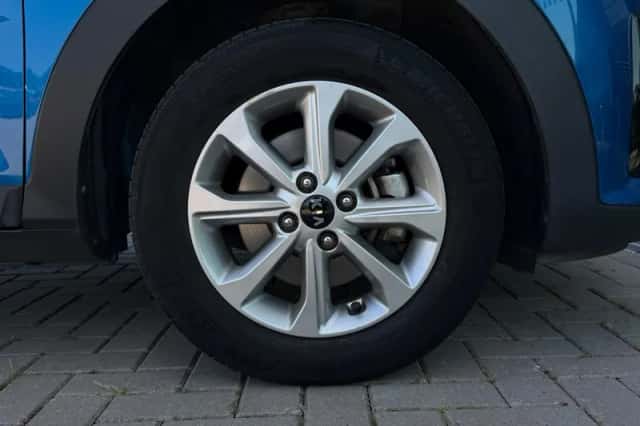 Kia Stonic (2021) thumbnail 5