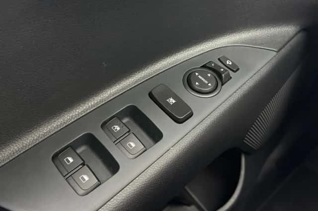 Kia Stonic (2025) thumbnail 14