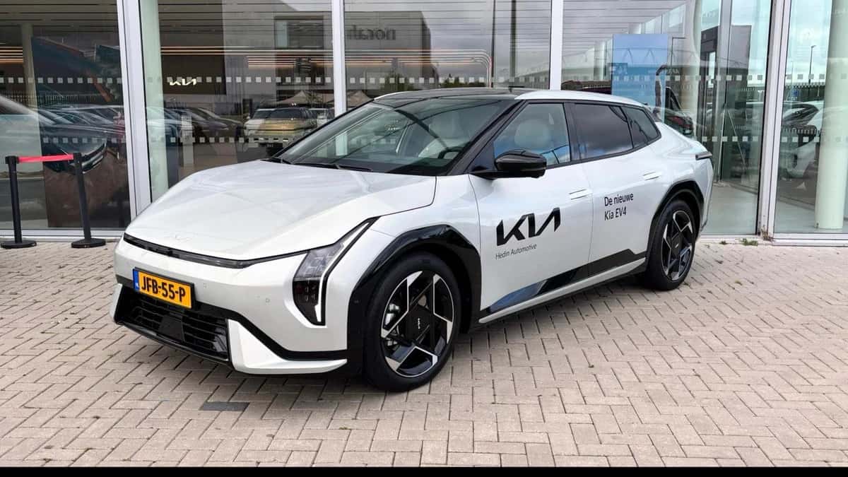 Kia EV4 (2025) — foto 1