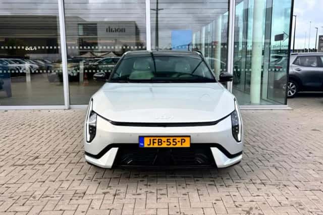Kia EV4 (2025) thumbnail 2