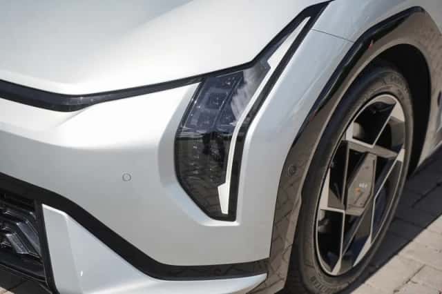 Kia EV4 (2025) thumbnail 3