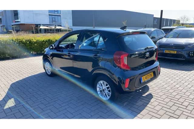 Kia Picanto (2021) thumbnail 2
