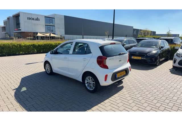 Kia Picanto (2023) thumbnail 2