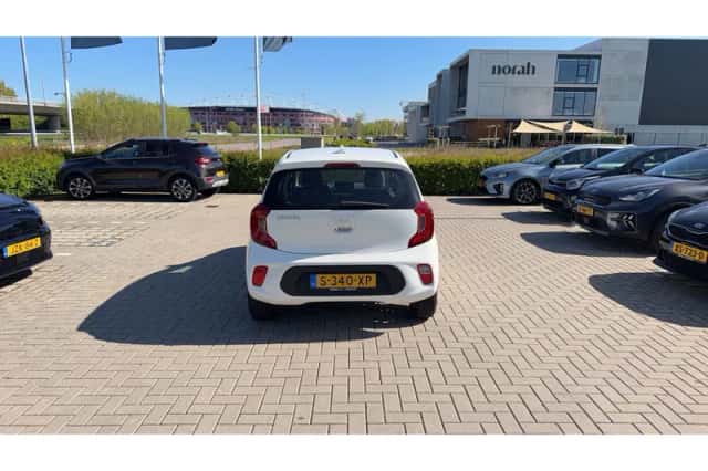 Kia Picanto (2023) thumbnail 3