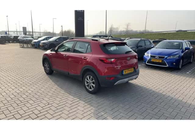 Kia Stonic (2021) thumbnail 2