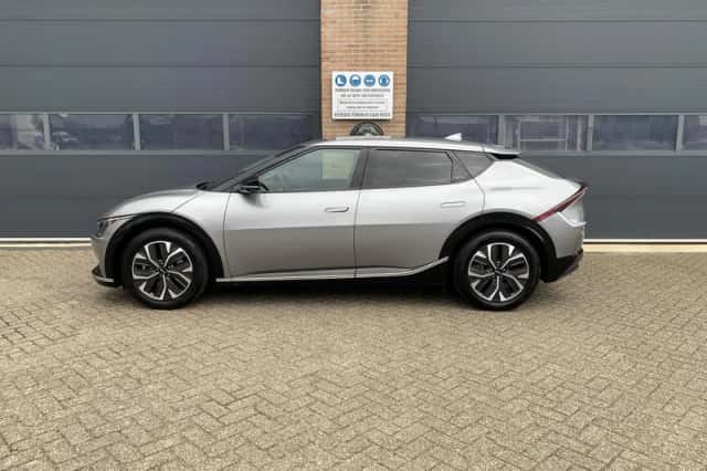 Kia EV6 (2022) thumbnail 2