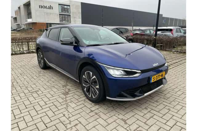 Kia EV6 (2022) thumbnail 2