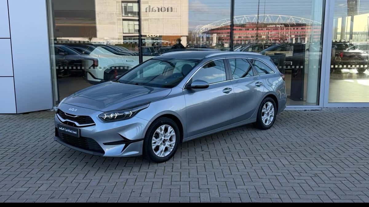 Kia Ceed Sportswagon (2023) — foto 1