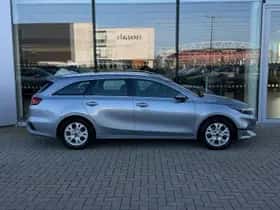 Kia Ceed Sportswagon (2023) thumbnail 5