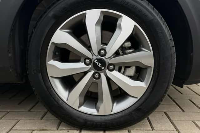 Kia Stonic (2025) thumbnail 6