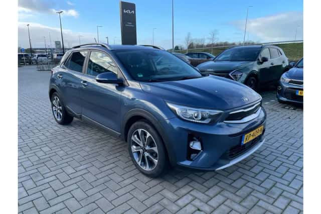 Kia Stonic (2018) thumbnail 2