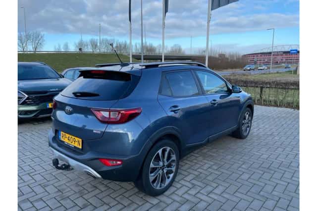 Kia Stonic (2018) thumbnail 3
