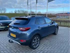 Kia Stonic (2018) thumbnail 3