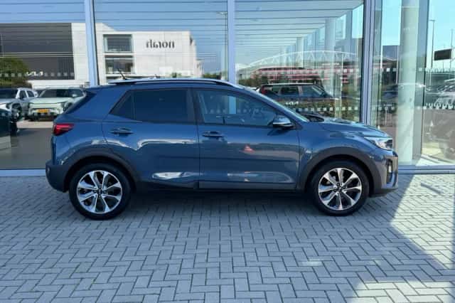 Kia Stonic (2018) thumbnail 4