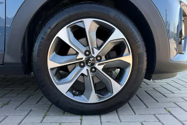 Kia Stonic (2018) thumbnail 5